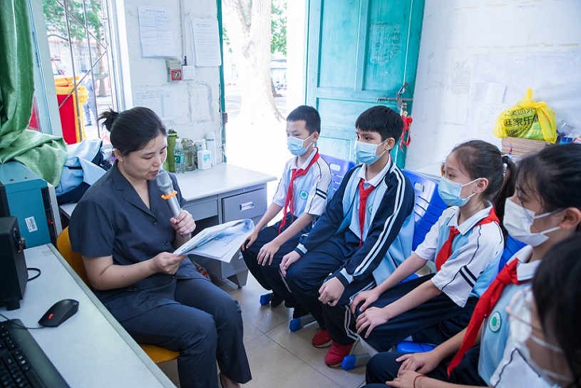 “远离校园暴力,拒绝校园欺凌”――久久小说
实验小学法制进校园活动