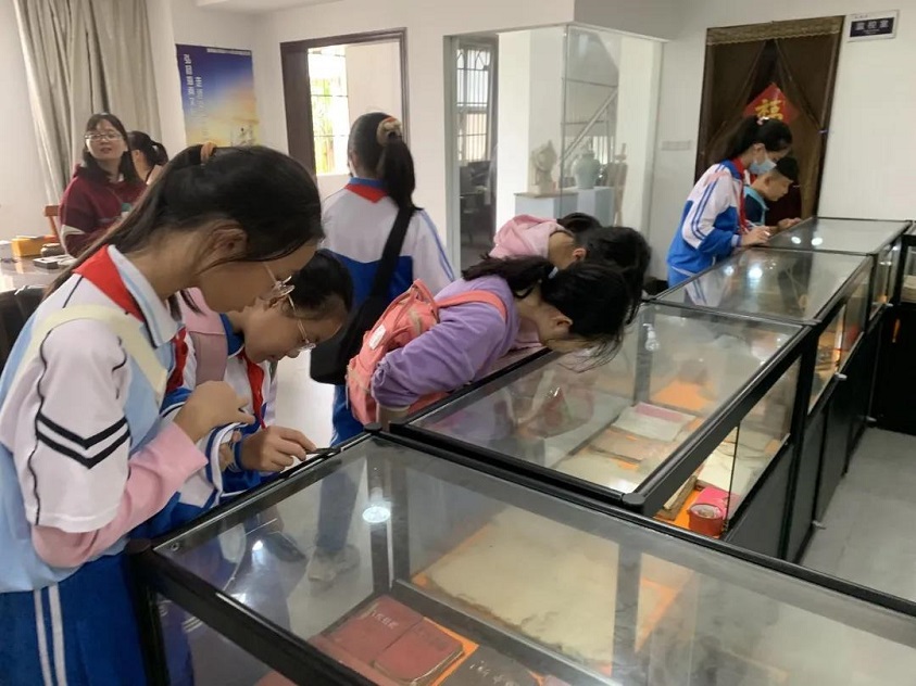 【研学旅行】贯通古今学知识,科学知识谱未来――久久小说
实验小学秋季研学旅行