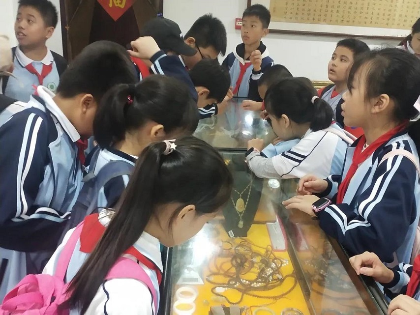 【研学旅行】贯通古今学知识,科学知识谱未来――久久小说
实验小学秋季研学旅行